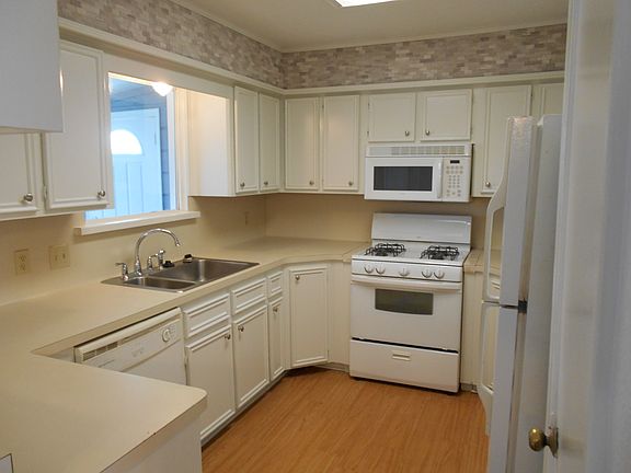 2nd image of 240 Barracuda St
