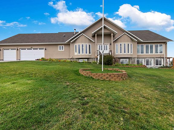 2nd image of 1496 Mountain View Drive