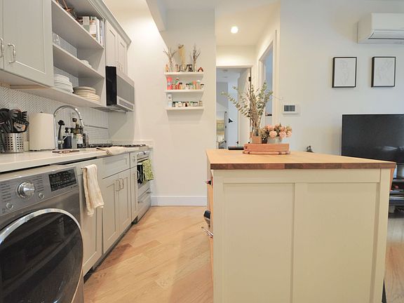 4th image of 277 Cumberland St #2L