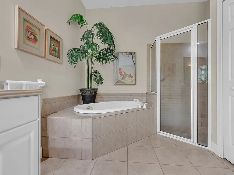 2225 Seaside St — Photo 15