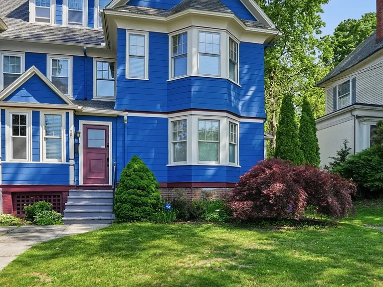 28 Alumni Ave — Photo 30
