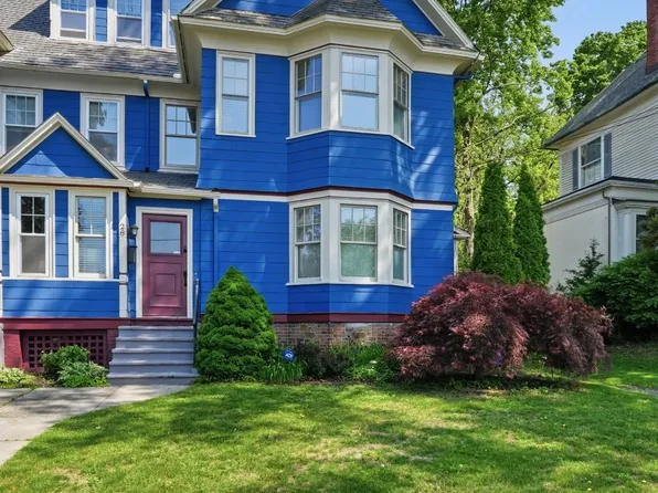 28 Alumni Ave, Providence, RI 02906