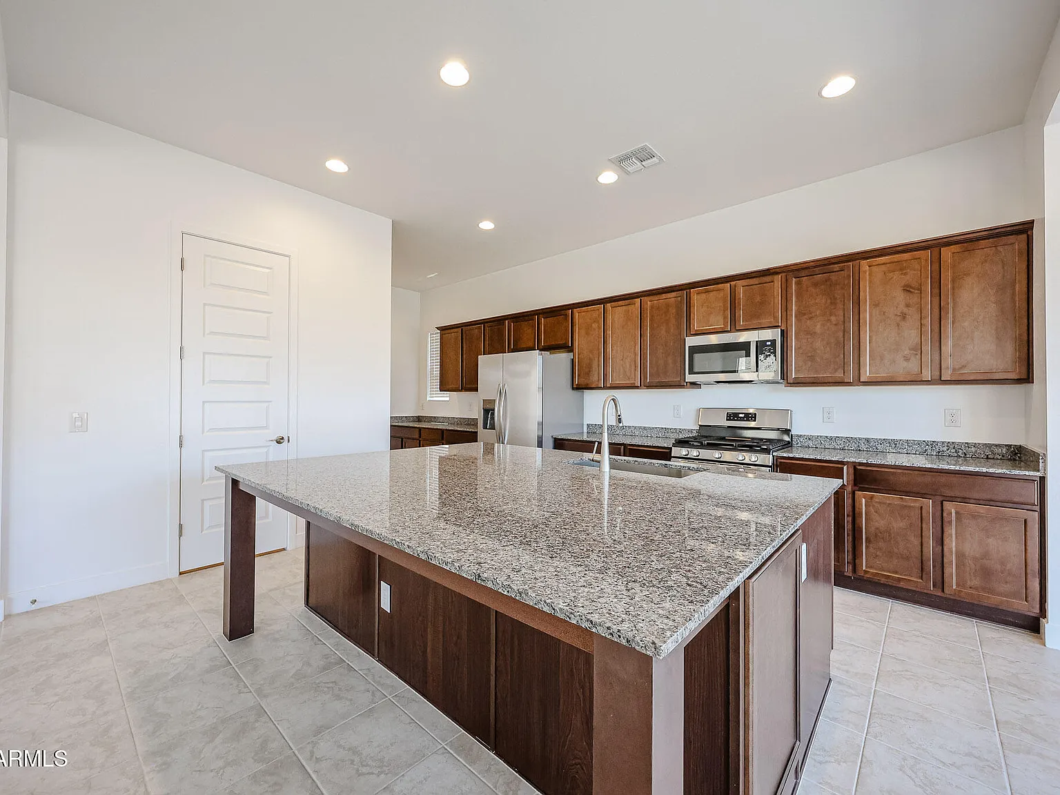 3 bed, 2.5 bath, 2691 sqft, $2,800 — Photo 4