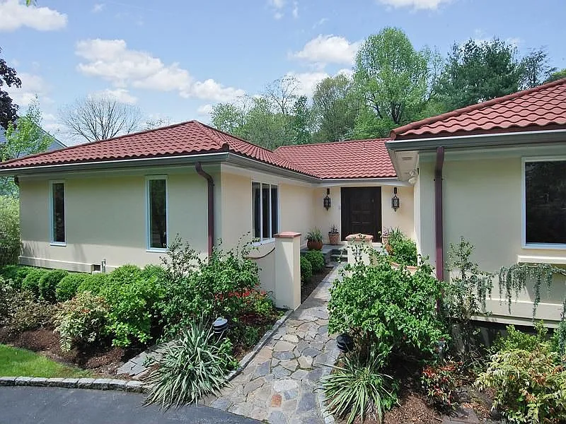 40 Brevoort Ln photo 1