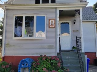 15 Rock St, Bristol, RI 02809