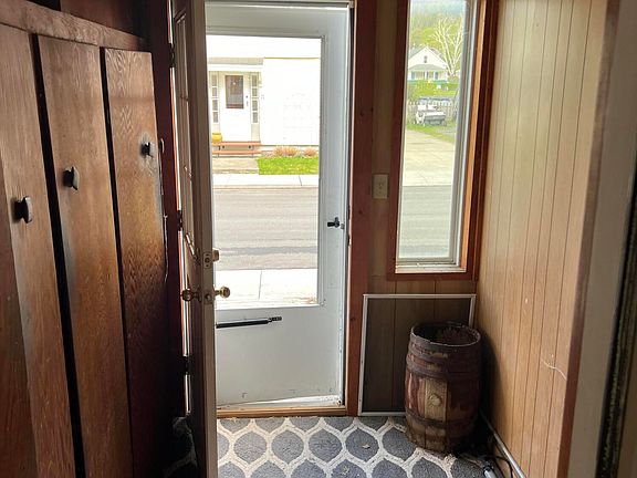 3rd image of 16 Albert St