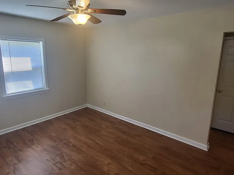 2656 Center St — Photo 3