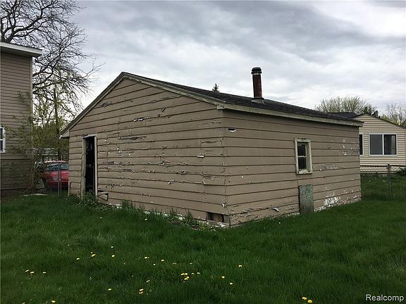 3rd image of 2055 Hillsdale Dr