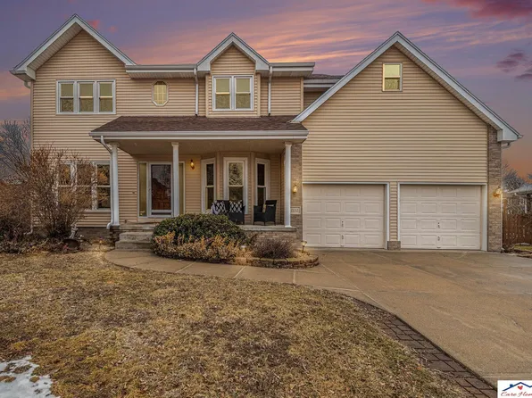 2112 Leigh Cir, Papillion, NE 68133