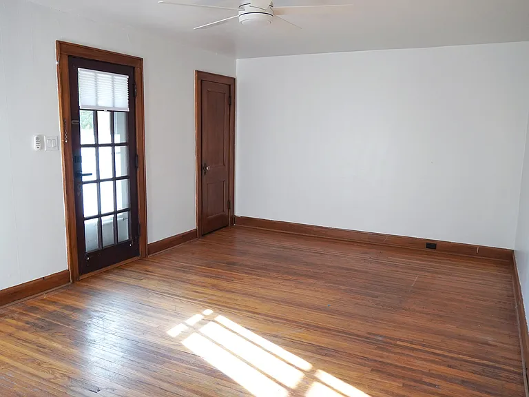 2763 Indianola Ave — Photo 4