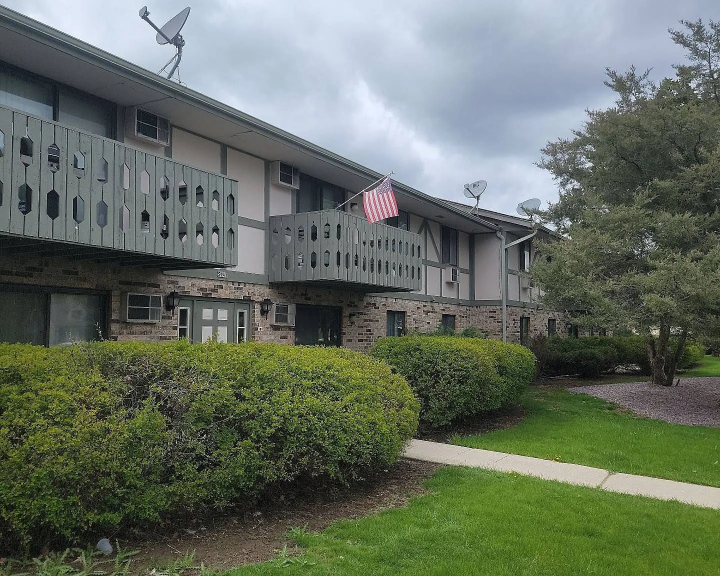 Parkway West Apartment Homes — Photo 1