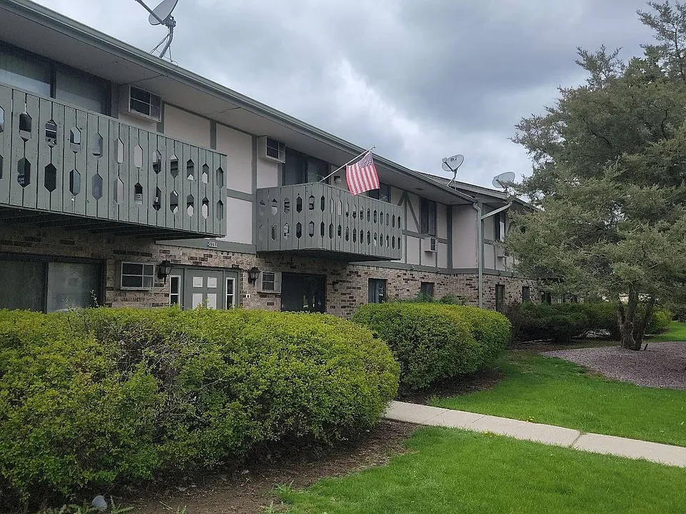 Parkway West Apartment Homes