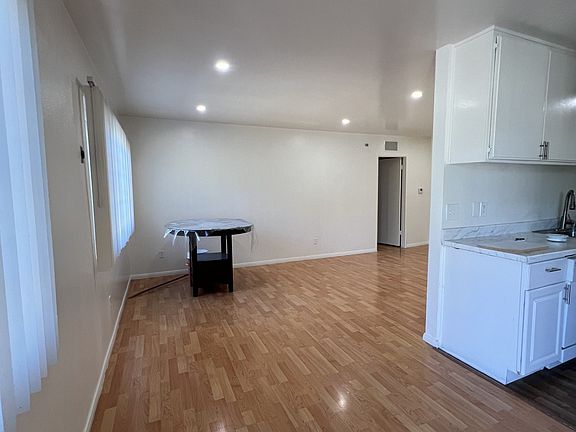 3rd image of 14249 Burbank Blvd APT 4