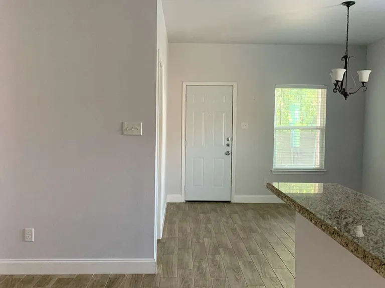 2417 Norway Dr — Photo 8