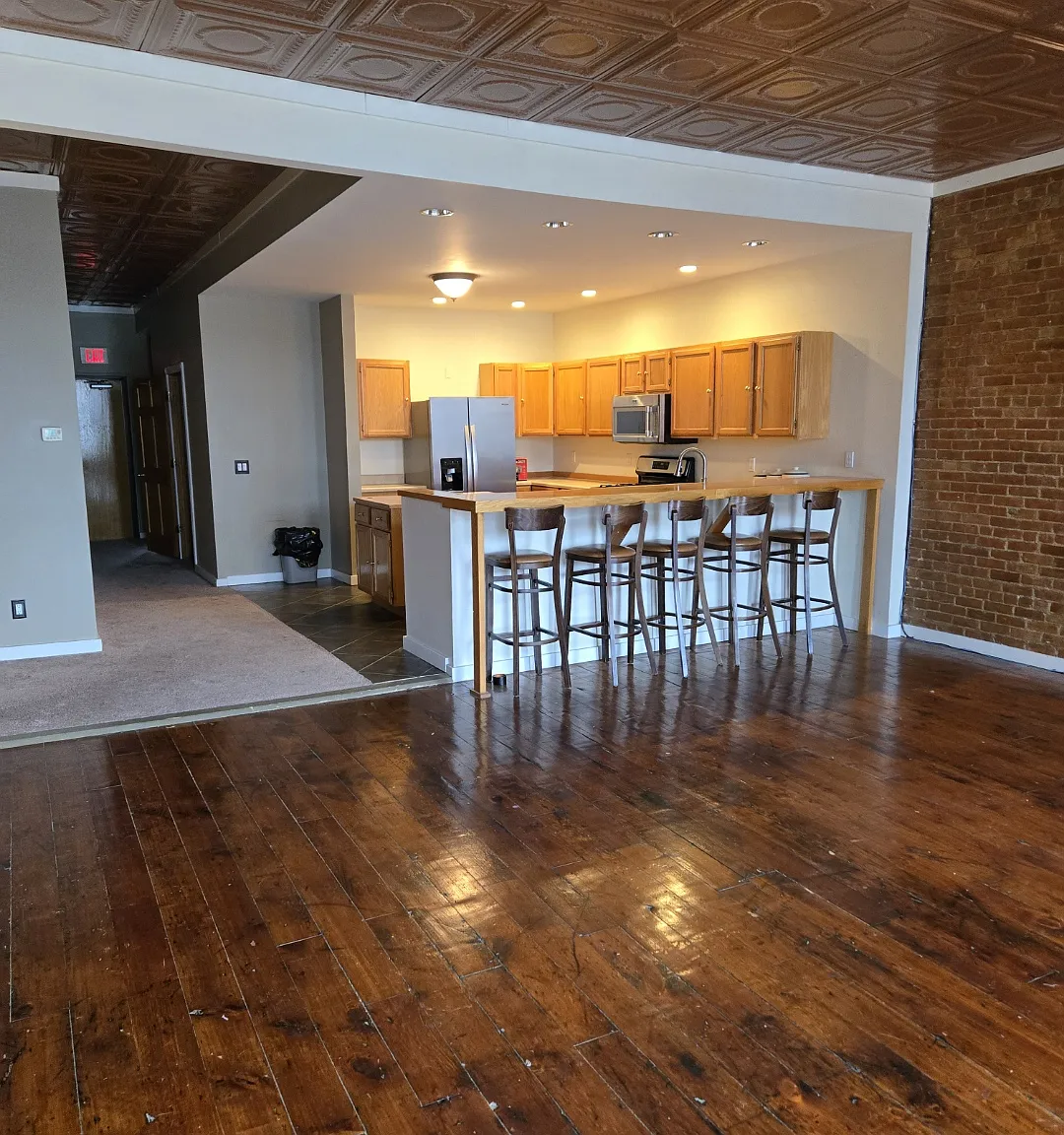 1 bed, 1400 sqft, $1,200 — Photo 2