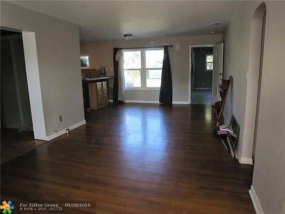 4th image of 826 NW 6th Ave
