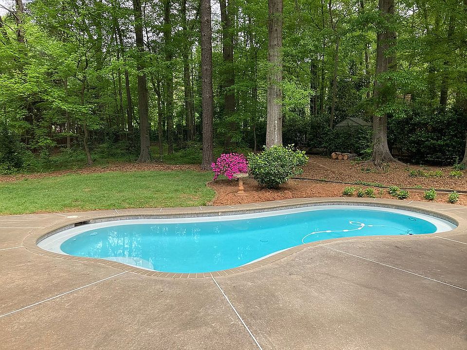 2nd image of 135 River Hollow Ct
