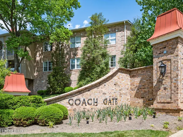 5601 Coach Gate Wynde APT 34, Louisville, KY 40207