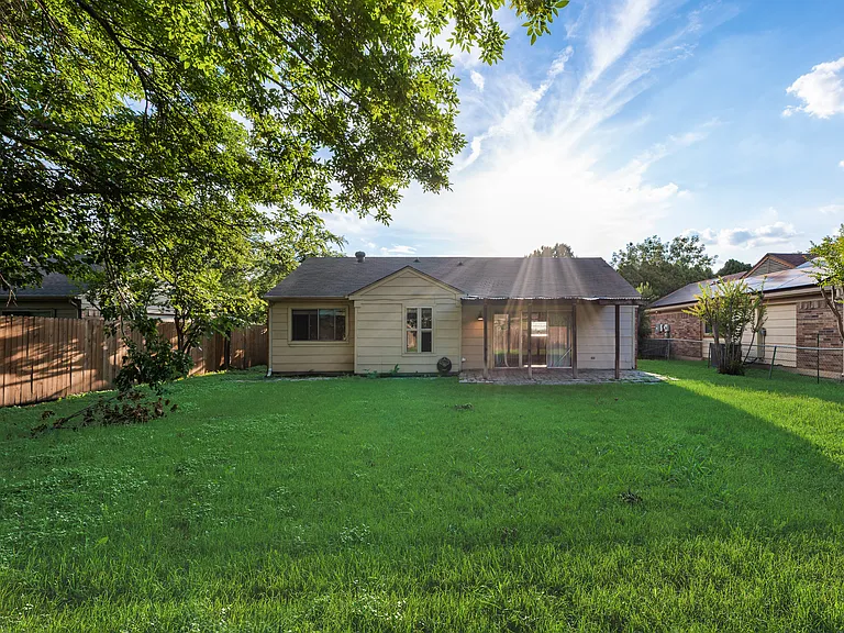 7204 Shadow Bend Dr — Photo 26