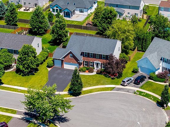 3rd image of 804 S Sparkle Ct