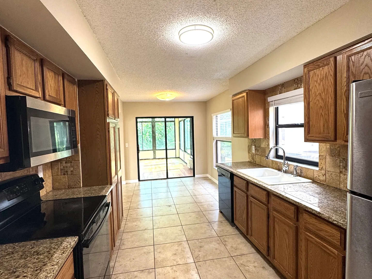 4 bed, 2.5 bath, 1746 sqft, $2,400 — Photo 3