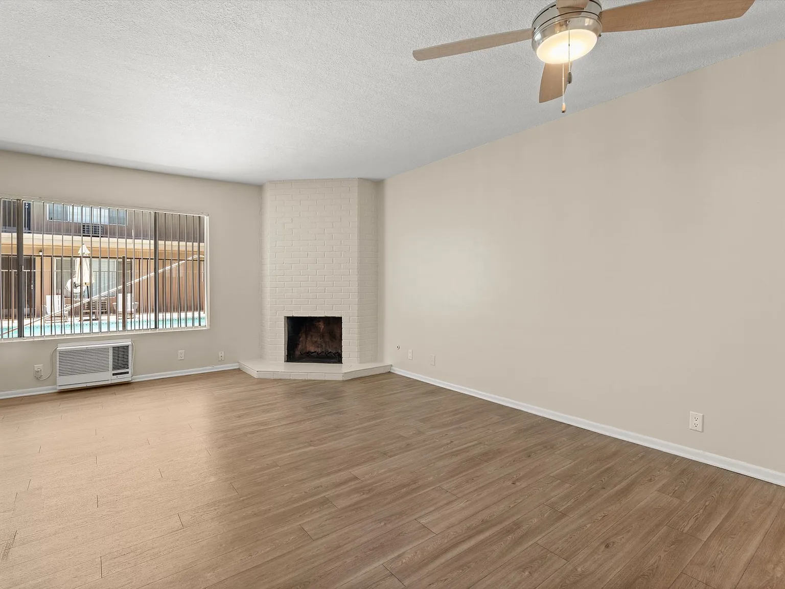 School Circle Apartments - Riverside, CA — Photo 3