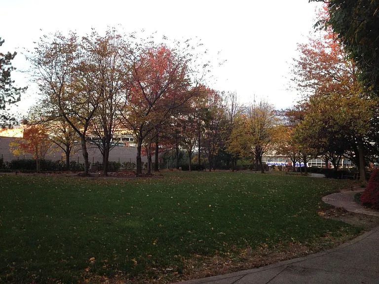 Mezzanine level park area