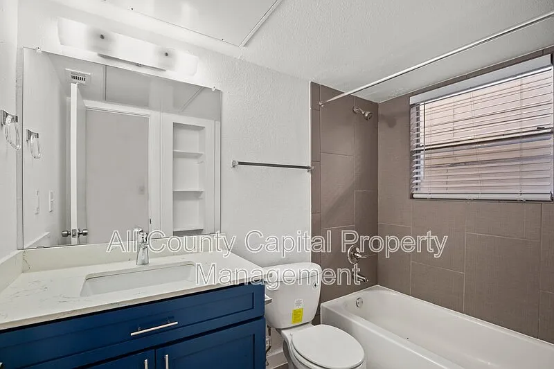Studio, 1.0 bath, 408 sqft, $800 — Photo 4