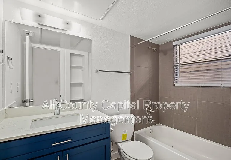 404 W 35th St #101 — Photo 4