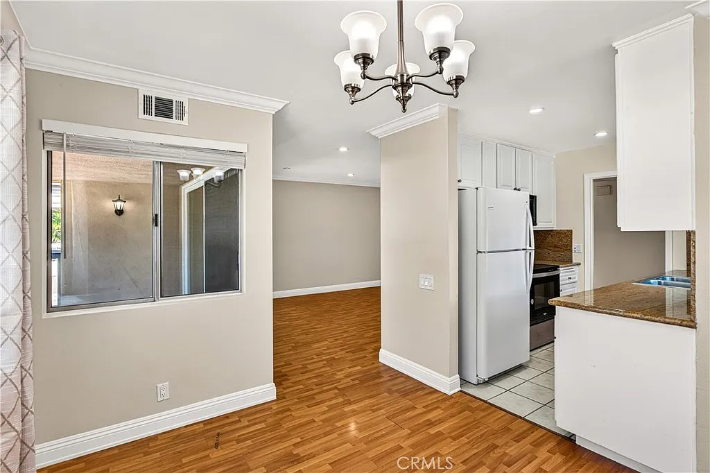 2 bed, 841 sqft, $3,300 — Photo 3