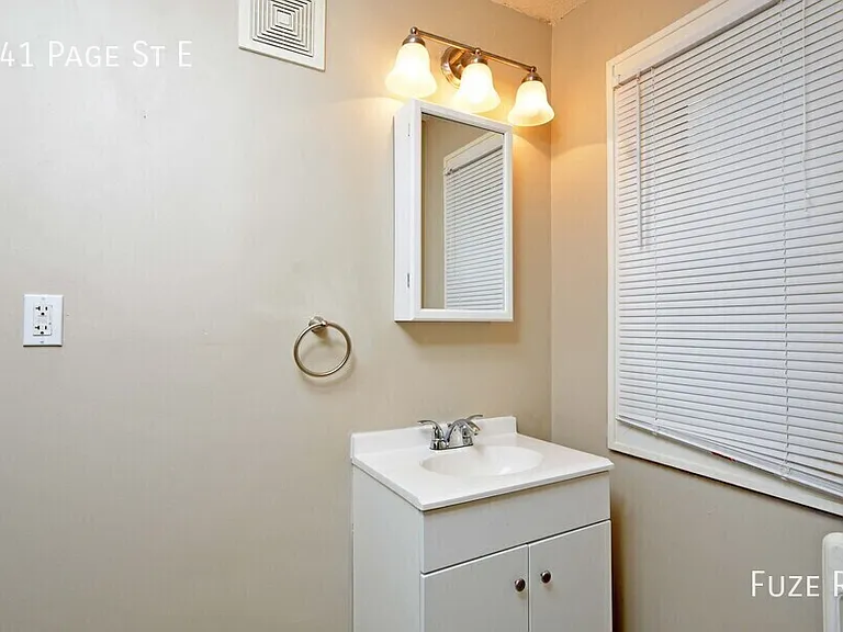 241 Page St E — Photo 17