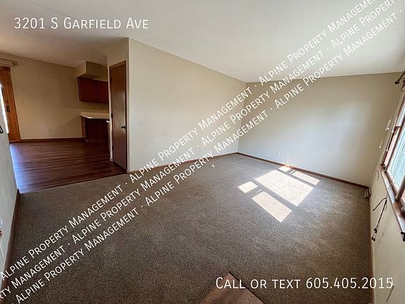 5th image of 3201 S Garfield Ave