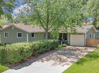 410 N Silverleaf Blvd, Carol Stream, IL 60188