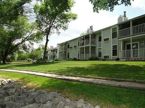 5th image of 300 Foxwood Dr