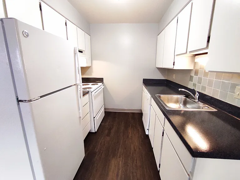 Taylor Place Apartments II — Photo 14
