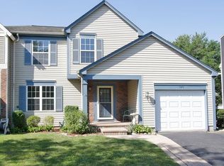 1945 Barnhill Dr, Mundelein, IL