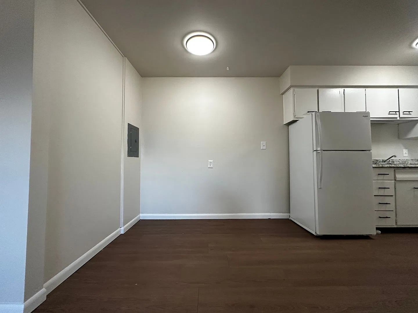 Preble Heights -125 — Photo 3