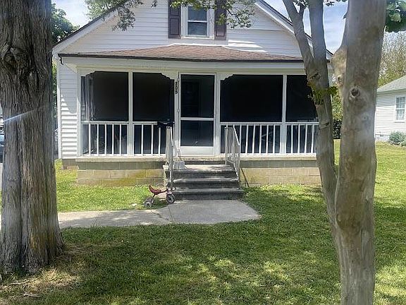 2nd image of 305 Rosa St