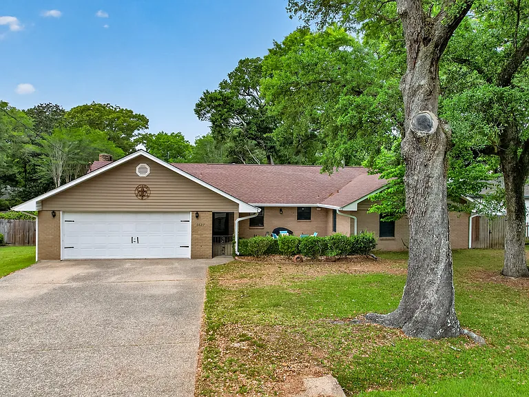 6627 Golf Club Dr — Photo 2