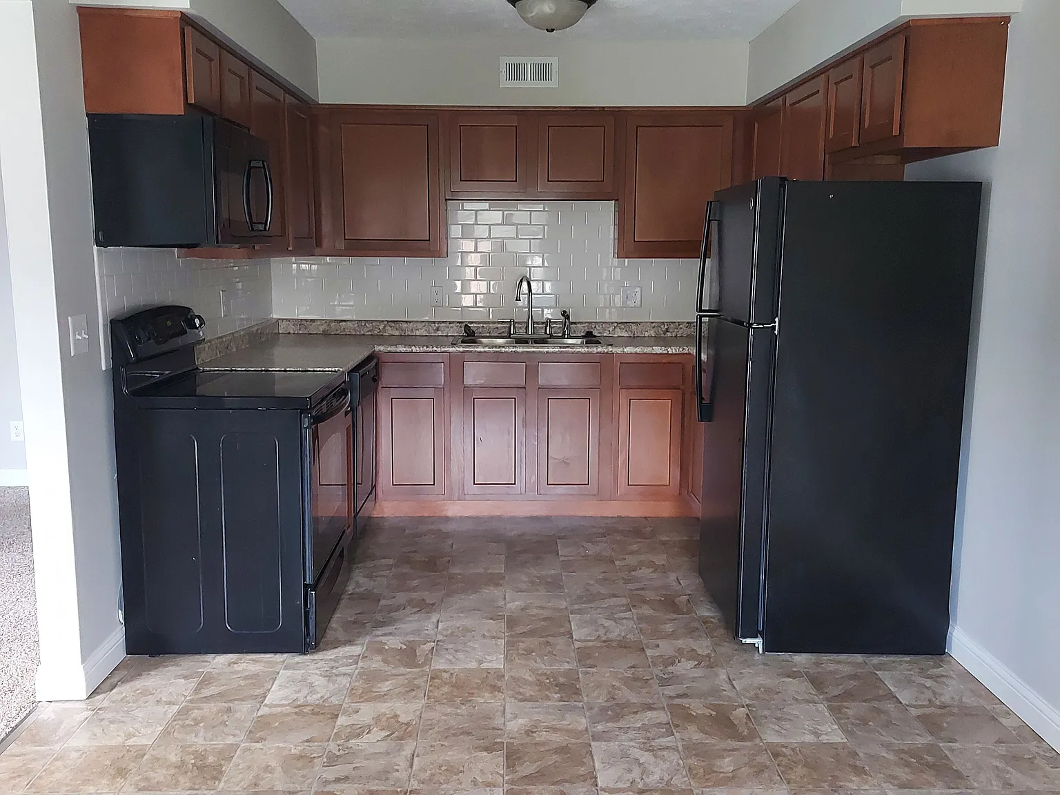 2 bed, 1090 sqft, $1,295 — Photo 3