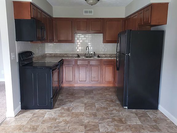 3rd image of 2003 Tracy Dr APT 6
