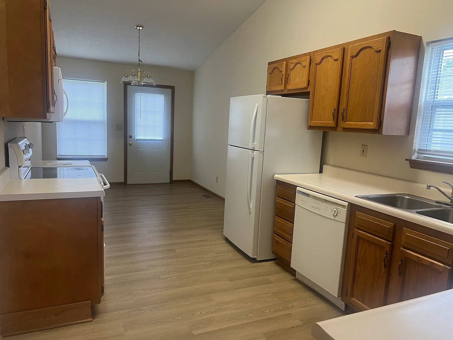 2 bed, 1100 sqft, $1,200 — Photo 3