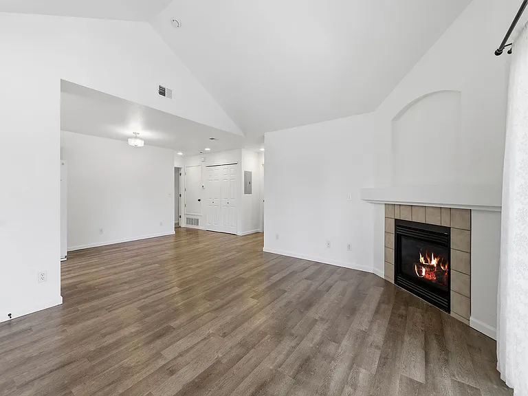5225 White Willow Dr #L210 — Photo 4