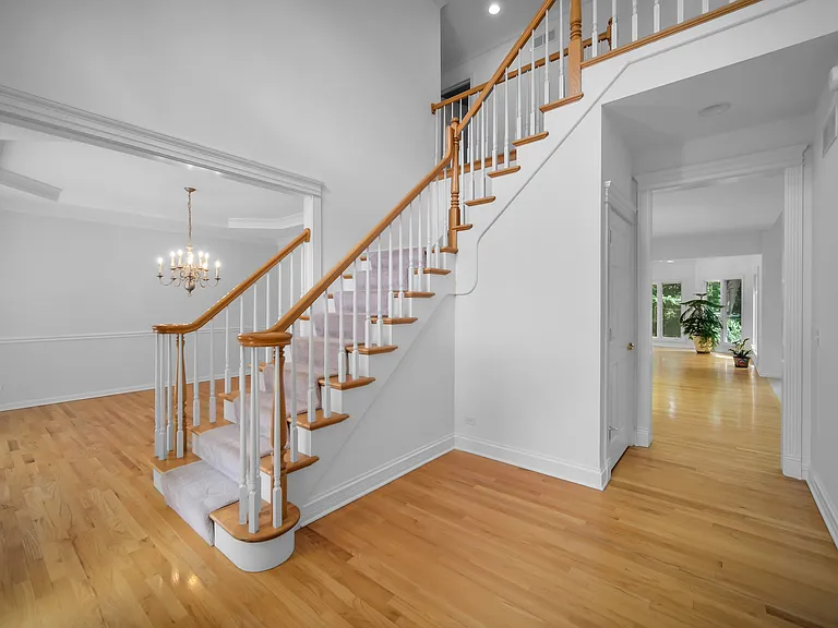 36W244 Fieldcrest Dr — Photo 7
