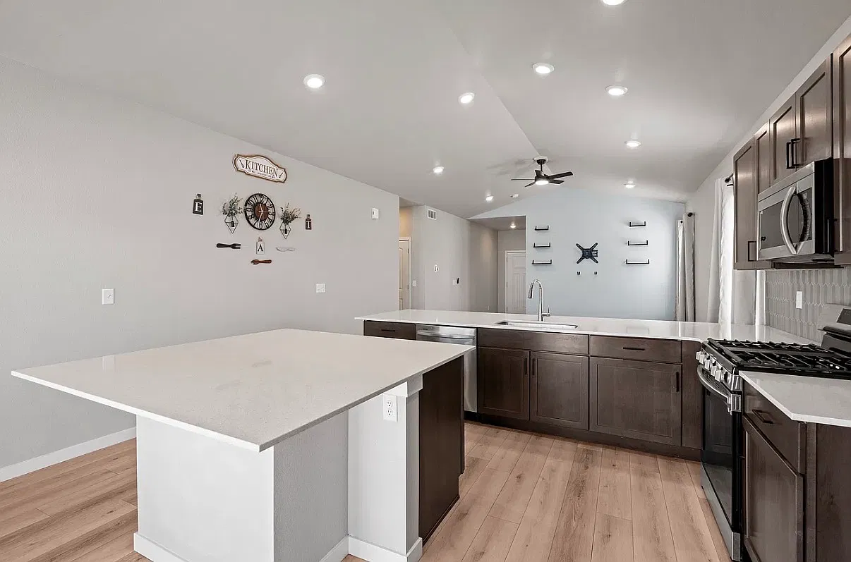 3 bed, 2712 sqft, $2,750 — Photo 4