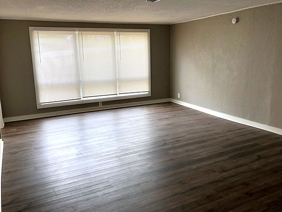 Large Living Room, new flooring