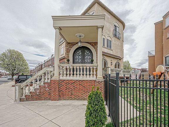 2nd image of 1924 Schley St