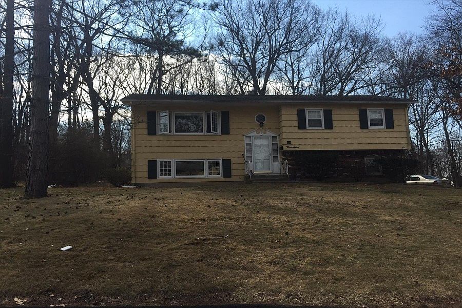 1st image of 19 Laura Dr