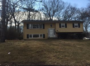 19 Laura Dr, Airmont, NY 10952