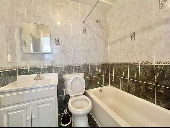 4th image of 578 Wilson Ave #B